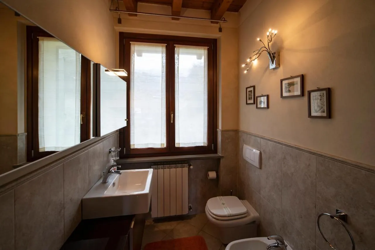 Romantic Lake View House スルツァーノ 0*,  イタリア